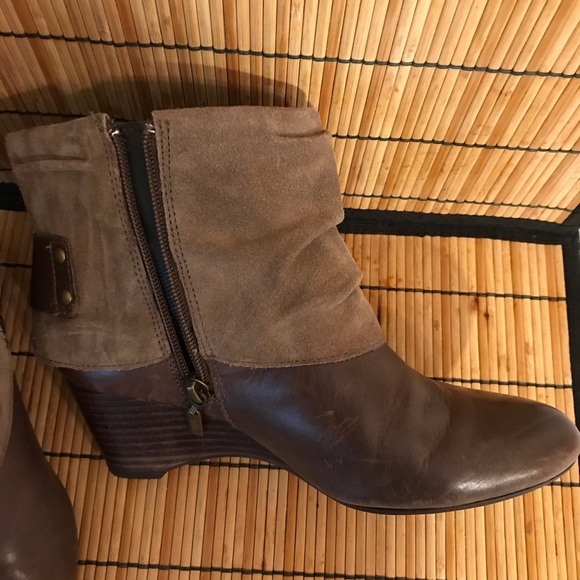 Clark’s Artisan Tan Suede Leather Short Boots - Picture 7 of 8